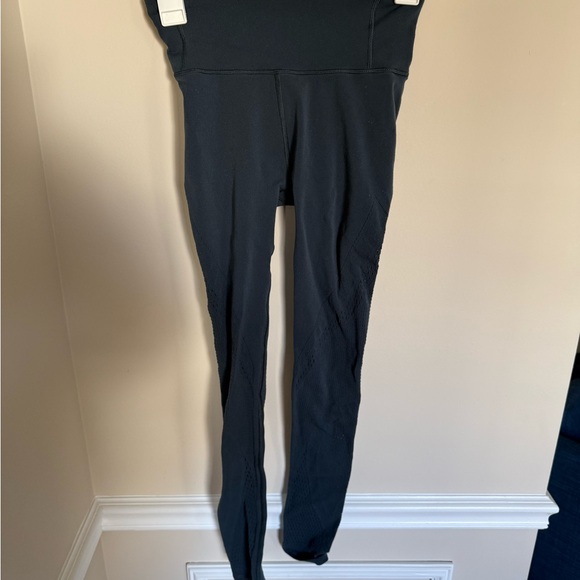 Lululemon SOUL Sz 4 Reveal Tight Interconnect 25.5” Length Gravity Blue Leggings - Picture 4 of 9